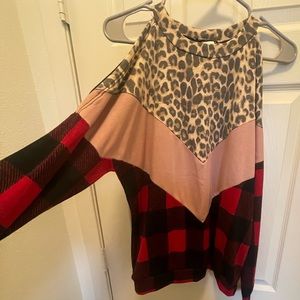 Cold shoulder printed top. Tried on. Didn’t like the fit. Size small